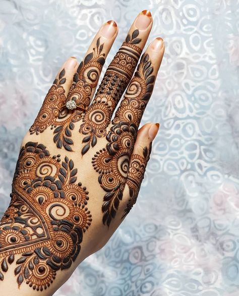 Mehandi designs17