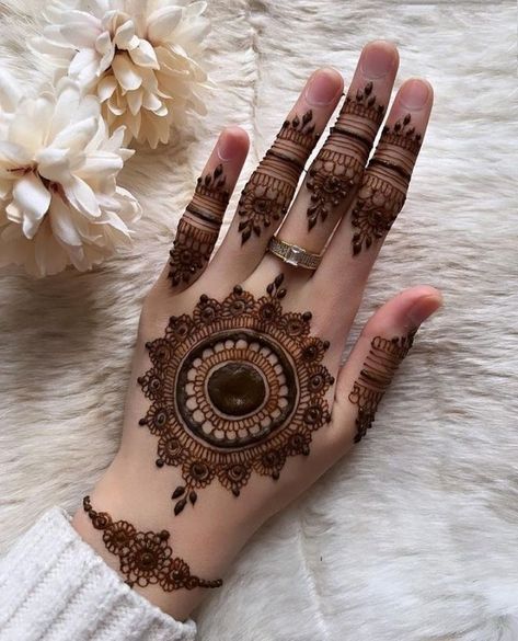 mehndi designs back hand10