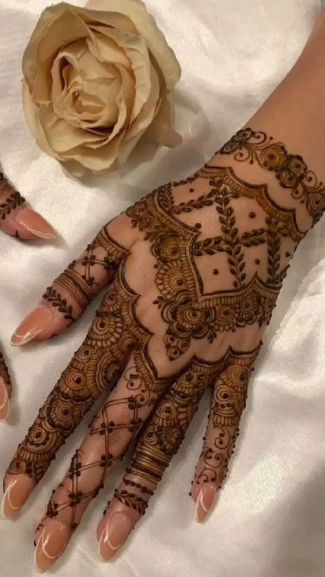 mehndi designs back hand13