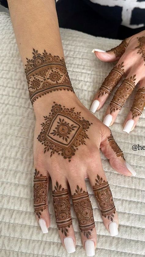 mehndi designs back hand5