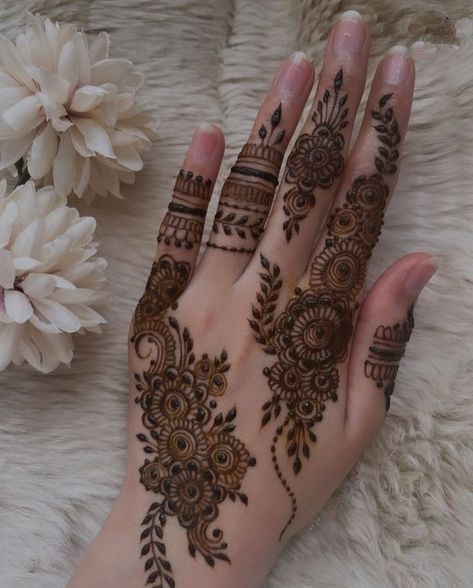 mehndi designs back hand7