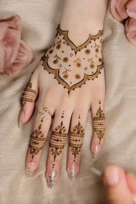 mehndi designs for fingers