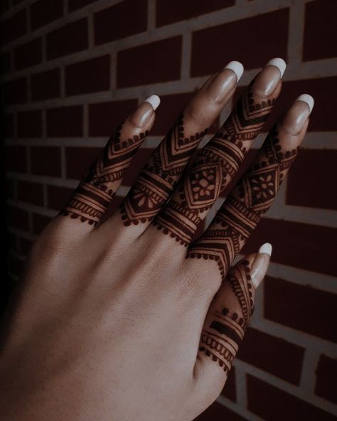 mehndi designs for fingers10