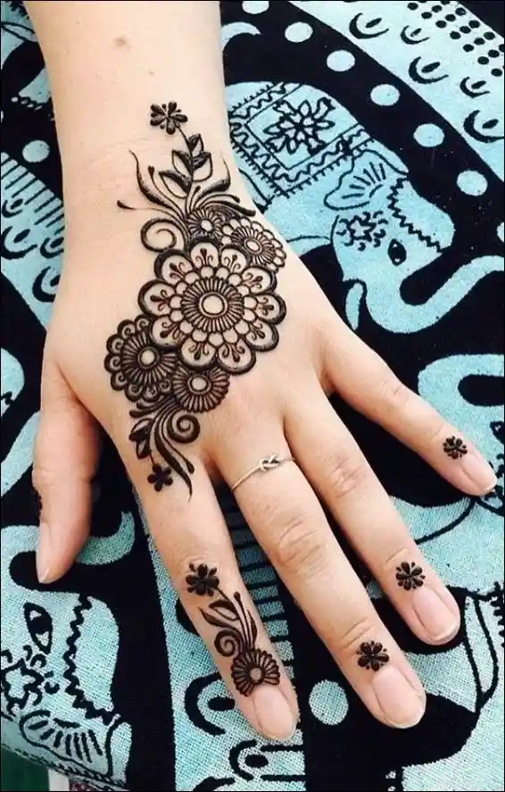 simple mehndi design 81