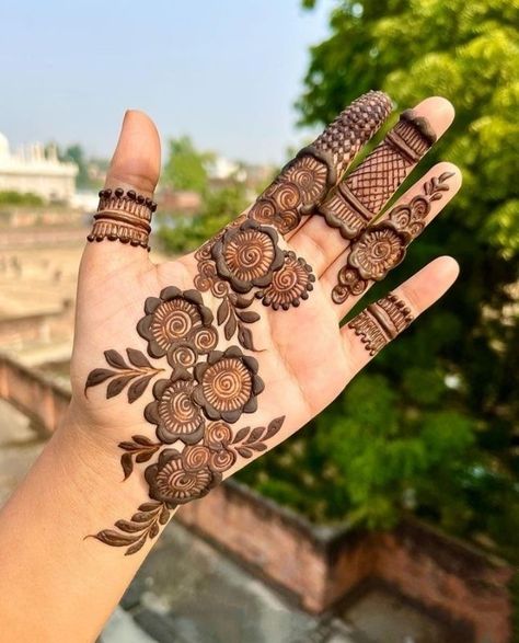 simple mehndi designs12